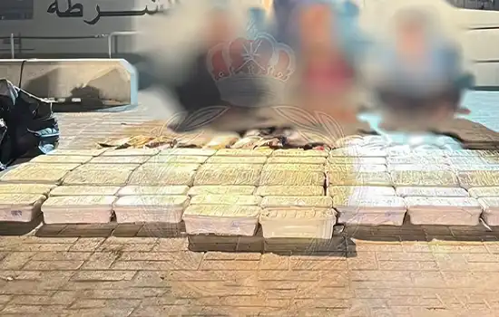 دستگیری سه نفر به دلیل داشتن مواد مخدر و قصد ورود غیرقانونی به عمان 4 سه نفر به دلیل داشتن مواد مخدر که قصد ورود غیرقانونی به عمان را داشتند دستگیر شدند