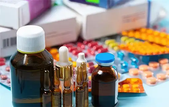 کشف داروهای آرایشی تقلبی از یک موسسه بهداشتی در عمان 8 کشف داروهای آرایشی تقلبی از یک موسسه بهداشتی در عمان