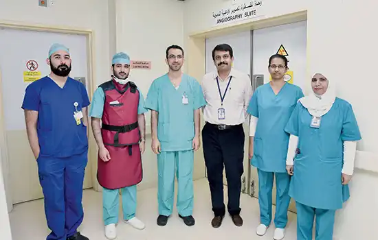 تیم متخصص پزشکی بیمارستان خوله آنژیوگرافی اورژانسی مغز انجام می دهد