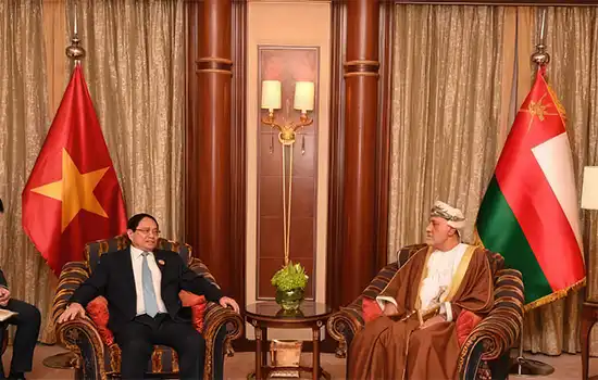 دیدار معاون نخست وزیر عمان با نخست وزیر ویتنام