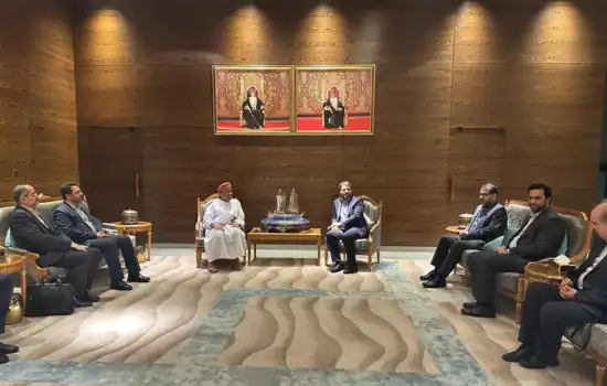 سفر حجت اله عبدالملکی، دبیر شورای عالی مناطق آزاد تجاری و ویژه اقتصادی ایران به عمان