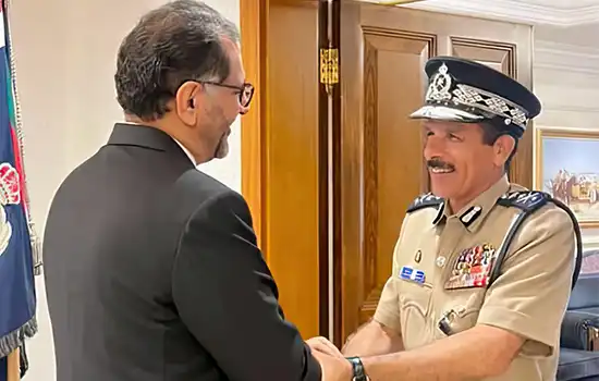 دیدار و گفتگوی سفیر ایران با رئیس کل پلیس و گمرکات عمان 1 دیدار و گفتگوی سفیر ایران با رئیس کل پلیس و گمرکات عمان