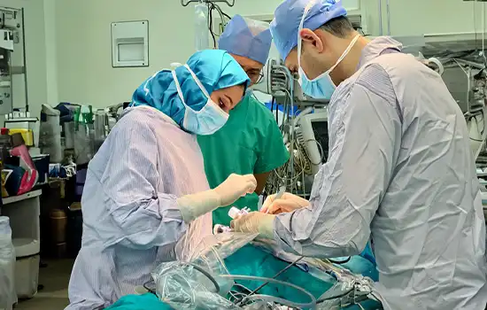 عمل موفقیت آمیز برداشتن تومور در قفسه سینه نوزاد 1 برداشتن تومور قفسه سینه نوزاد بیمارستان سلطنتی