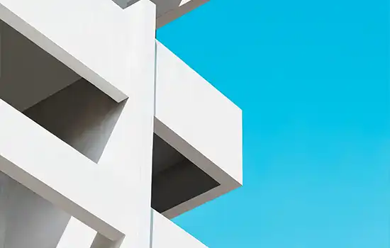 بلدية مسقط تدعو لاستخدام الألوان الفاتحة في المباني