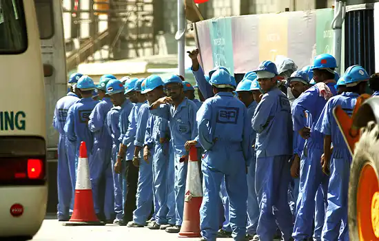 Oman Temporarily Suspends Work Permits for Certain Jobs for Six Months