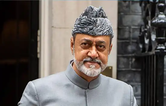 Sultan of Oman Issues Four Royal Decrees on Legislation and Diplomatic Appointments 6 Image of the Sultan of Oman wearing a traditional cap, issuing a royal decree