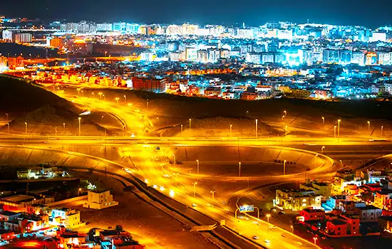 Oman Tops Gulf as the Most Affordable Country in Cost of Living Index 8 Night view of Muscat, Oman, highlighting its ranking as the most affordable Gulf country in the 2025 Cost of Living Index.