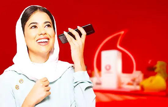 ارتفاع عدد مستخدمي الهواتف المحمولة بنظام الفاتورة في عُمان بنسبة 33.9٪ ليصل إلى 2.39 مليون 6 صورة لامرأة تستخدم هاتفها المحمول، تعكس النمو الكبير في عدد مستخدمي الهواتف المحمولة بنظام الفاتورة في عُمان