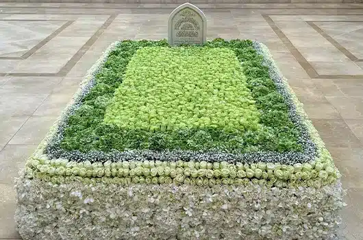 Floral Decoration of Sultan Qaboos’ Mausoleum on Oman’s National Anniversary 6 Floral Decoration of Sultan Qaboos Mausoleum on Omans National Anniversary 2
